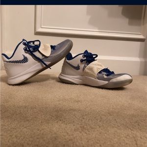 Kyrie Flytrap 3 'White Varsity Royal' will take prices